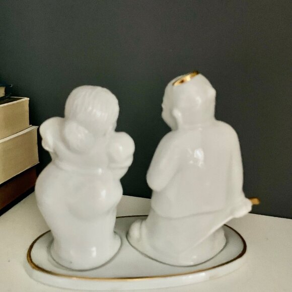 Vintage 1980s Husband & Wife Married Couple Collectible Salt & Pepper Shaker Set - Picture 6 of 7
